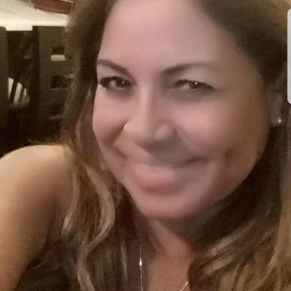 Meet your Posher, Elia - Picture 1 of 1